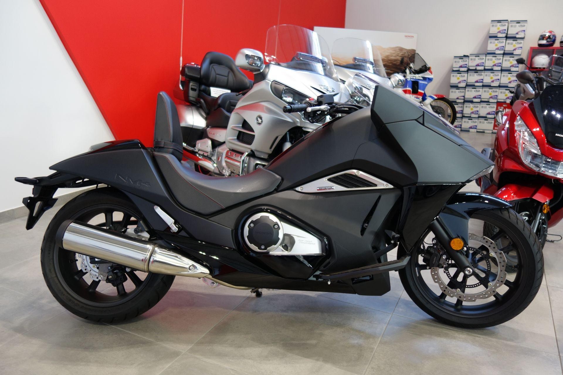 Honda nm4 Vultus